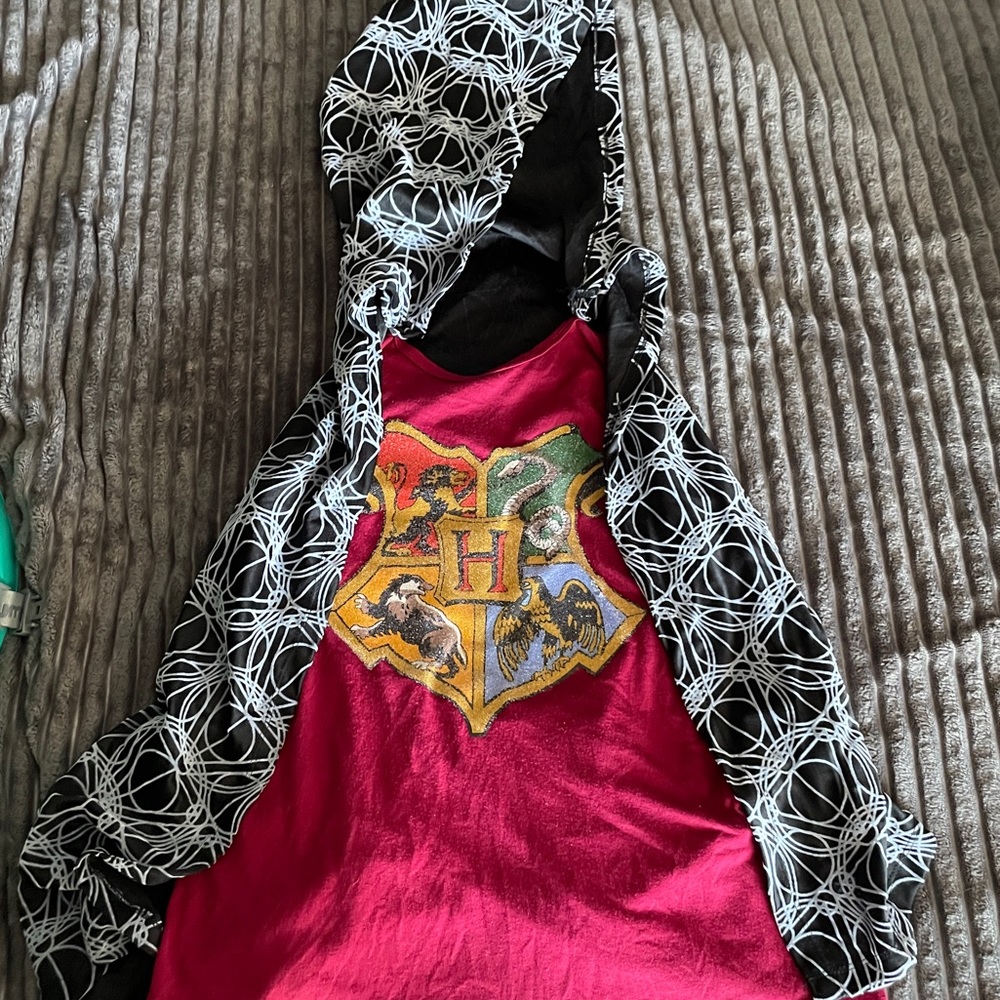 Harry Potter HP Cape Tshirt Glitter Deathly Hallows